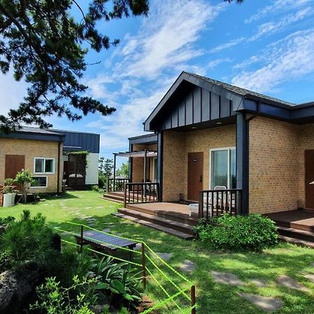 Wind Jeju Cafe & Pension Seogwipo Eksteriør bilde