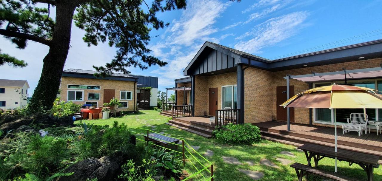 Wind Jeju Cafe & Pension Seogwipo Eksteriør bilde