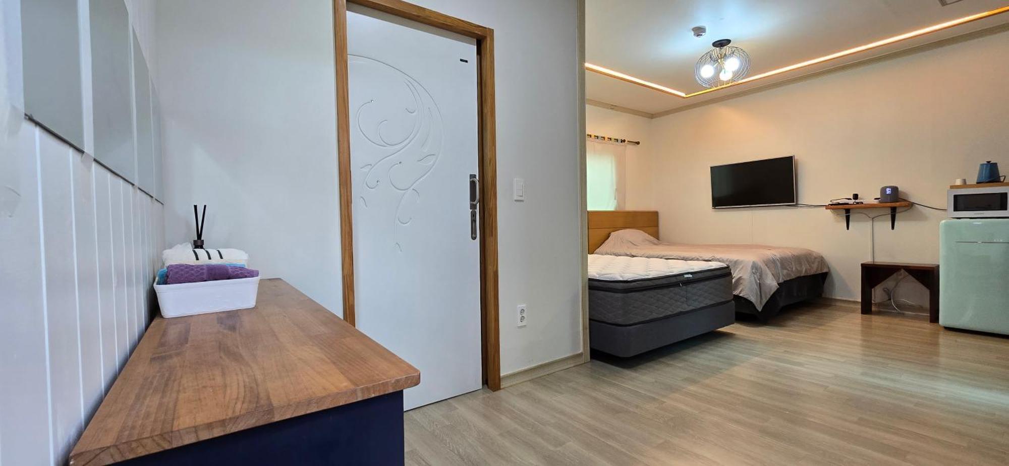 Wind Jeju Cafe & Pension Seogwipo Eksteriør bilde