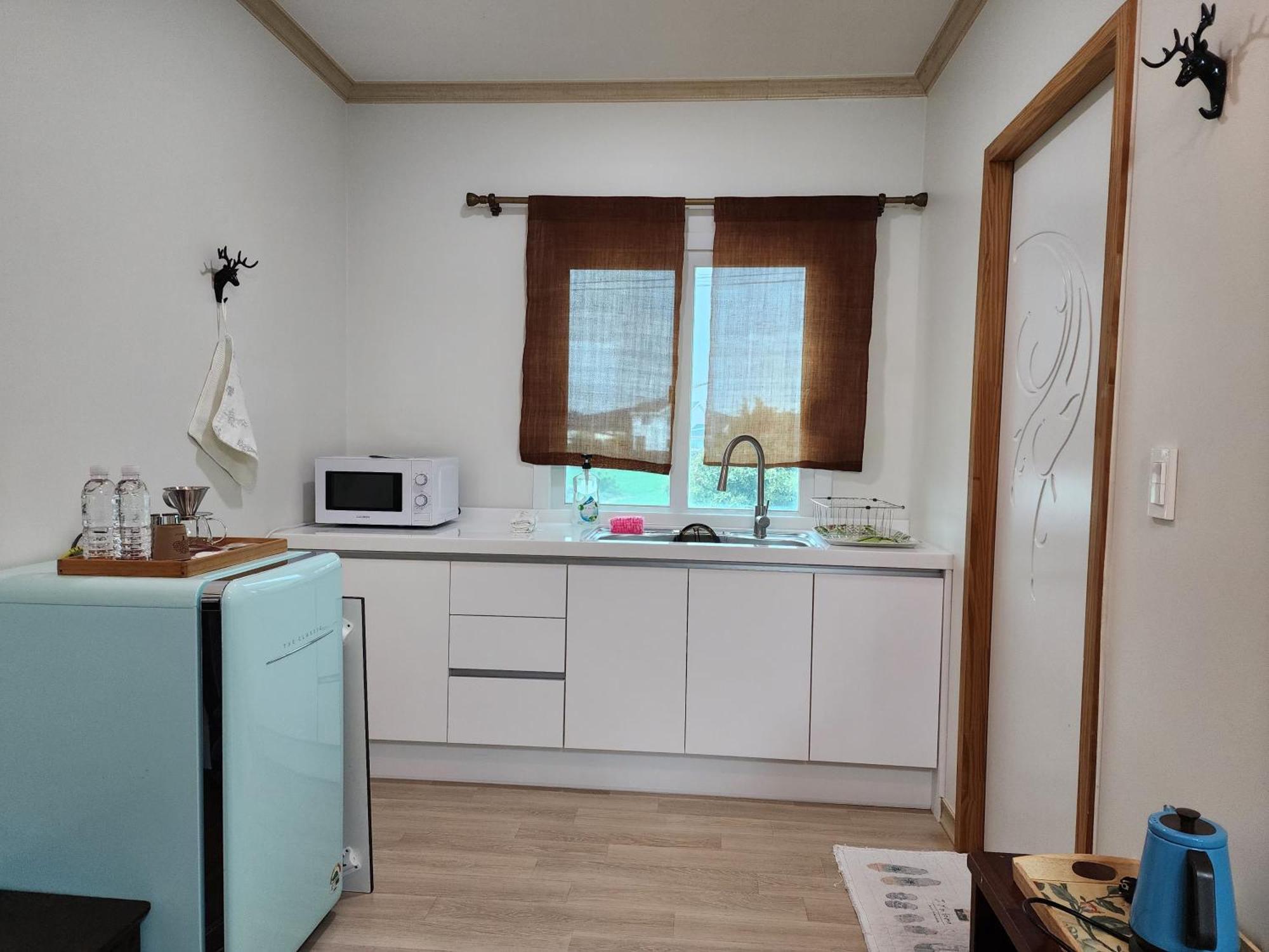 Wind Jeju Cafe & Pension Seogwipo Eksteriør bilde