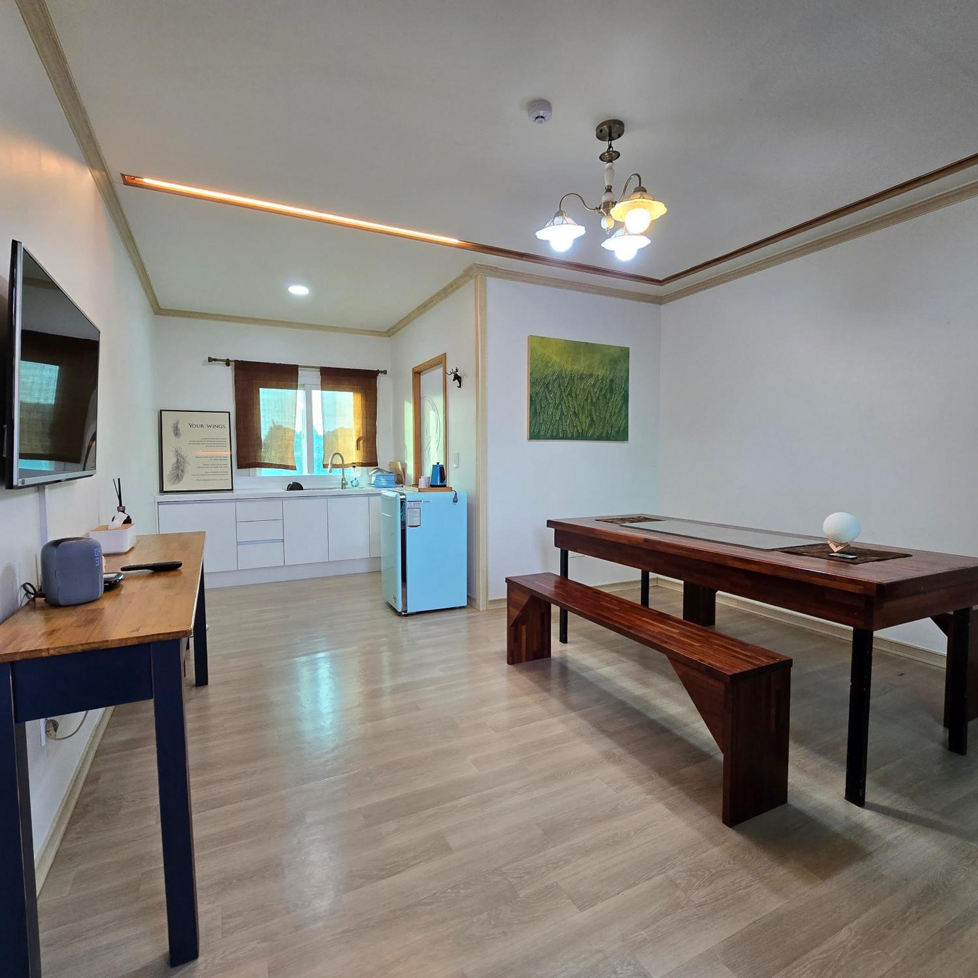 Wind Jeju Cafe & Pension Seogwipo Eksteriør bilde
