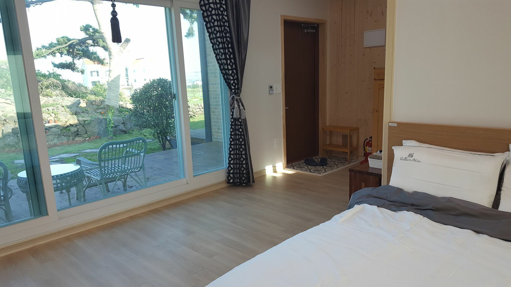 Wind Jeju Cafe & Pension Seogwipo Eksteriør bilde