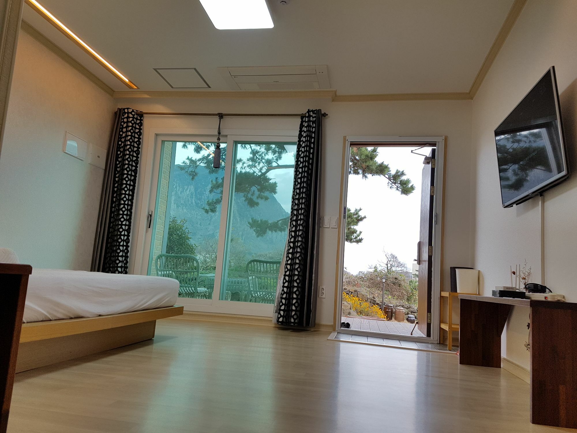 Wind Jeju Cafe & Pension Seogwipo Eksteriør bilde