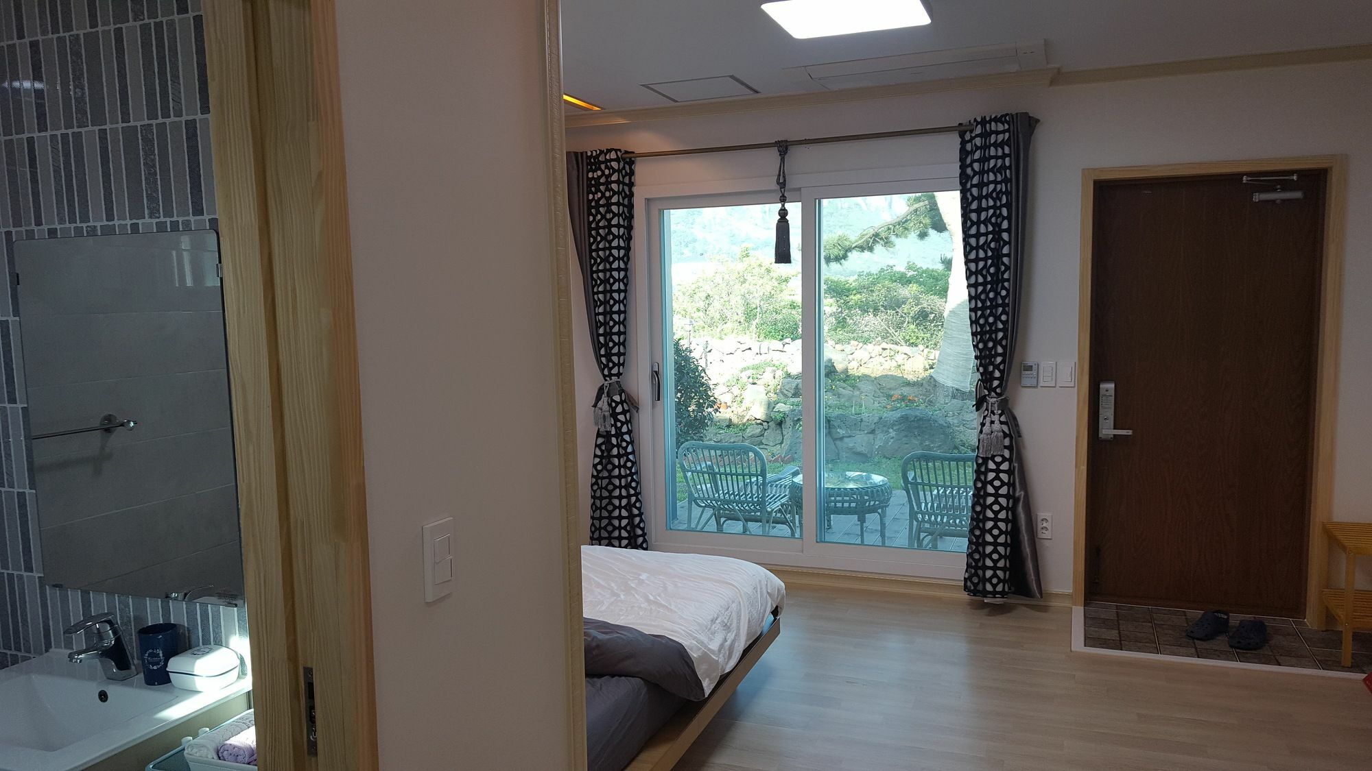 Wind Jeju Cafe & Pension Seogwipo Eksteriør bilde