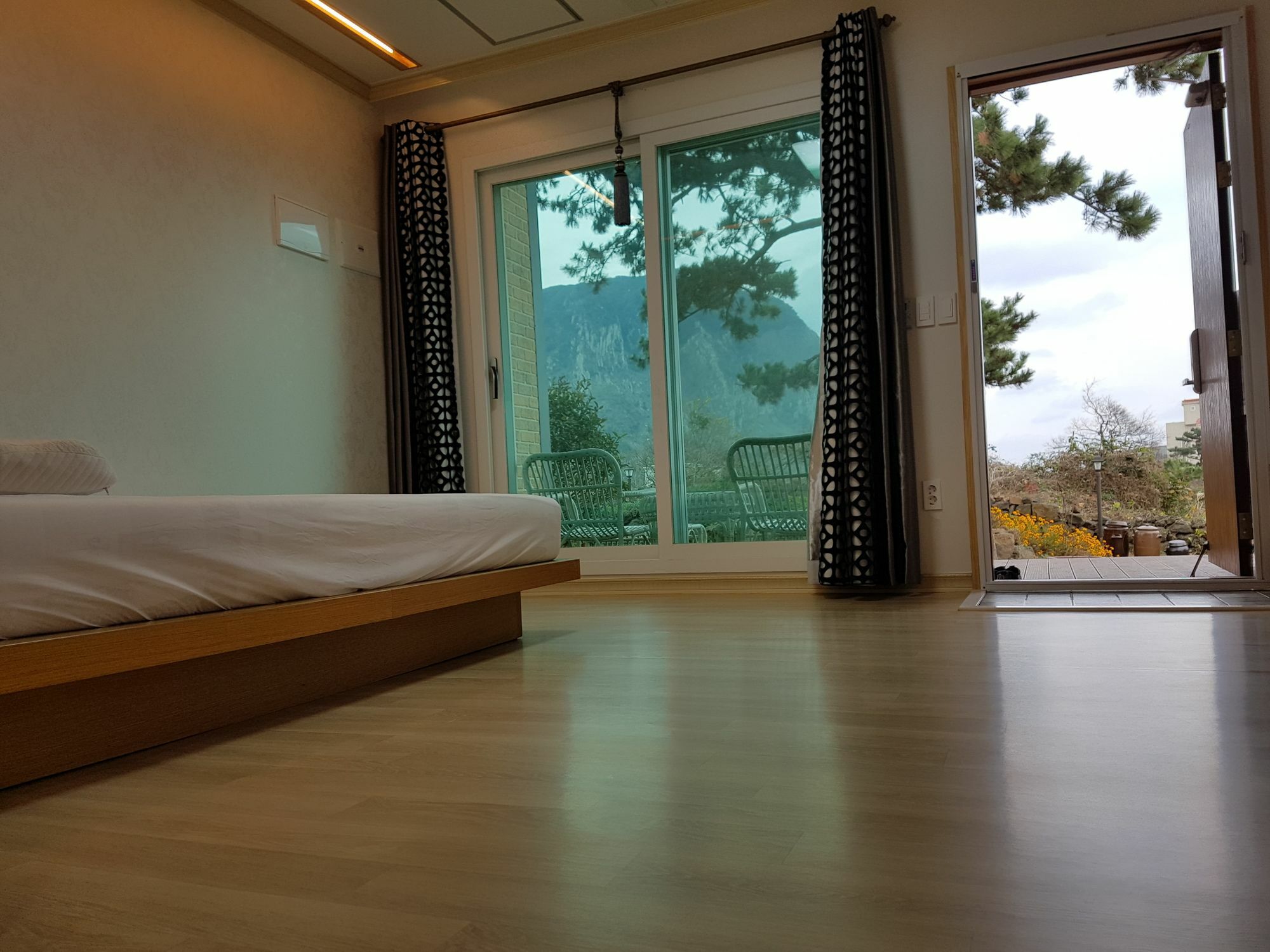 Wind Jeju Cafe & Pension Seogwipo Eksteriør bilde