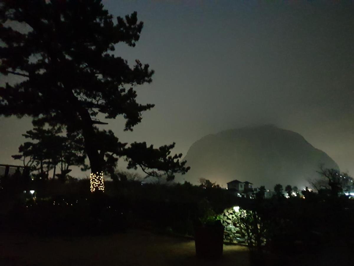 Wind Jeju Cafe & Pension Seogwipo Eksteriør bilde