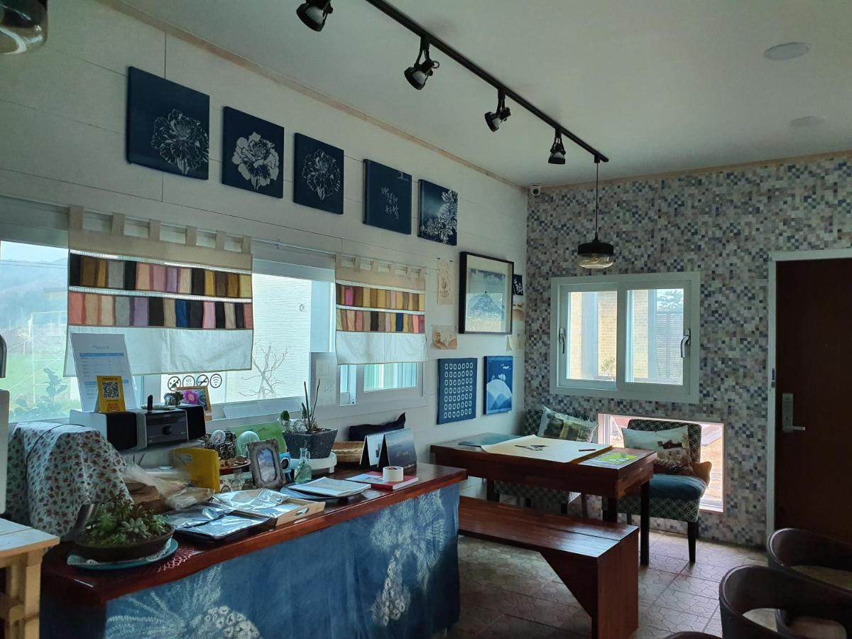 Wind Jeju Cafe & Pension Seogwipo Eksteriør bilde