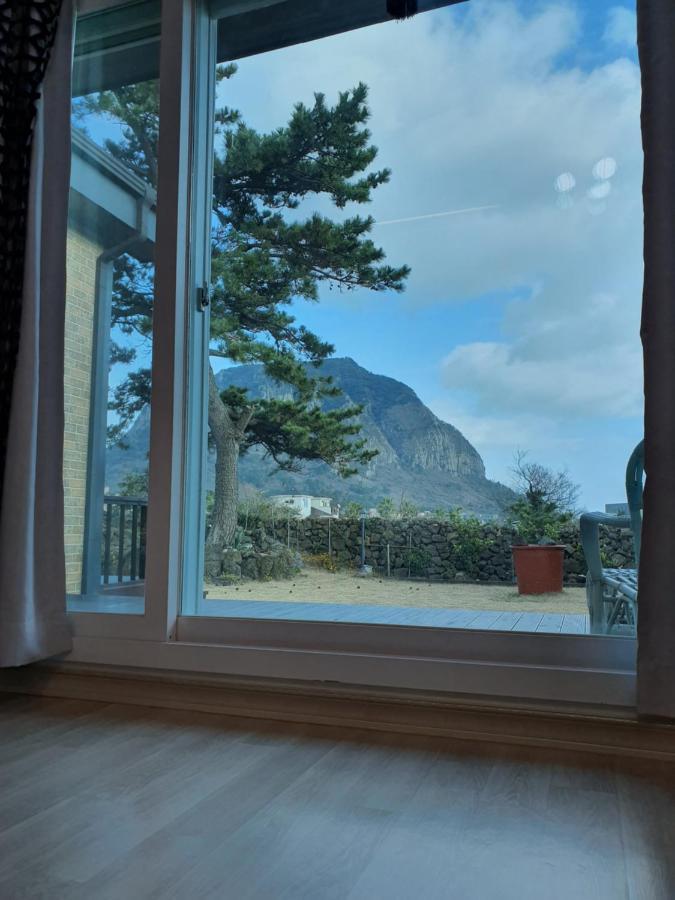 Wind Jeju Cafe & Pension Seogwipo Eksteriør bilde