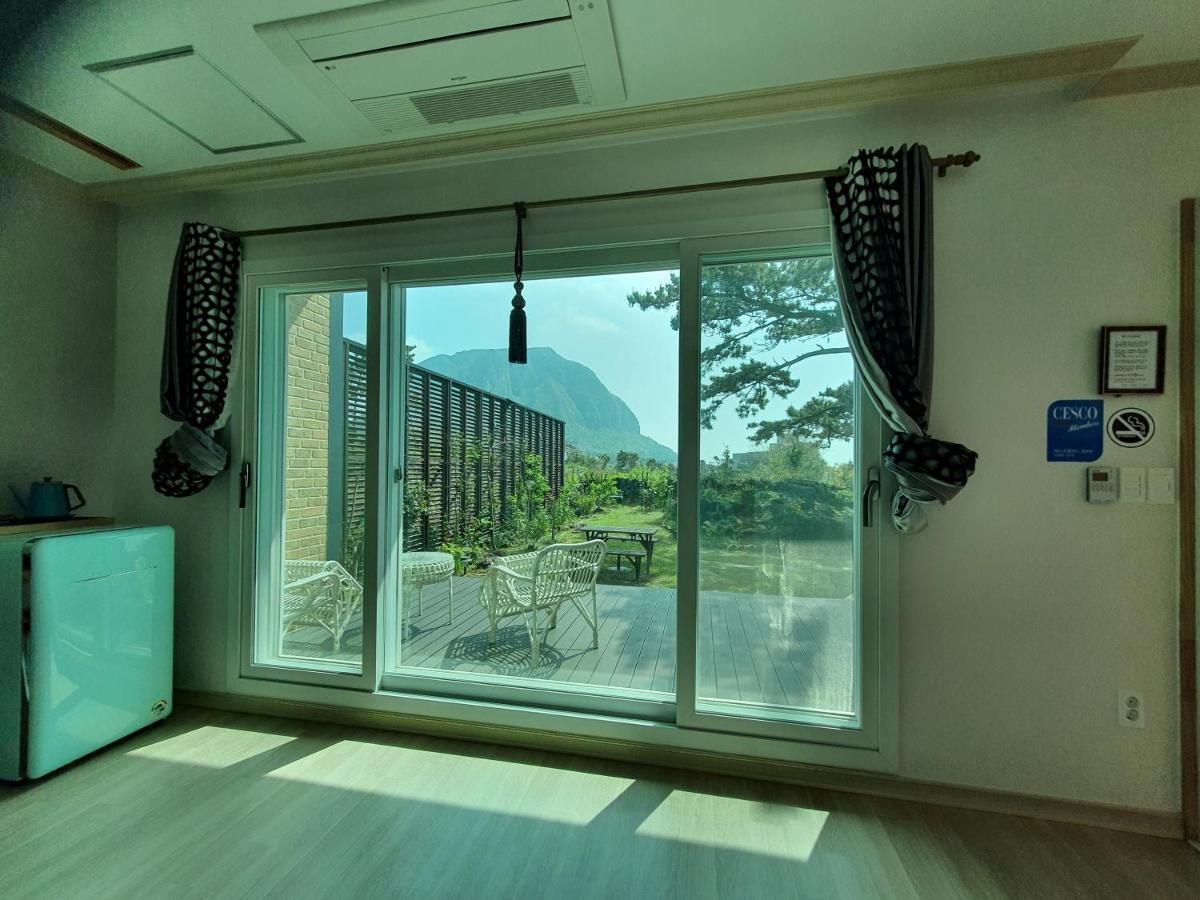 Wind Jeju Cafe & Pension Seogwipo Eksteriør bilde